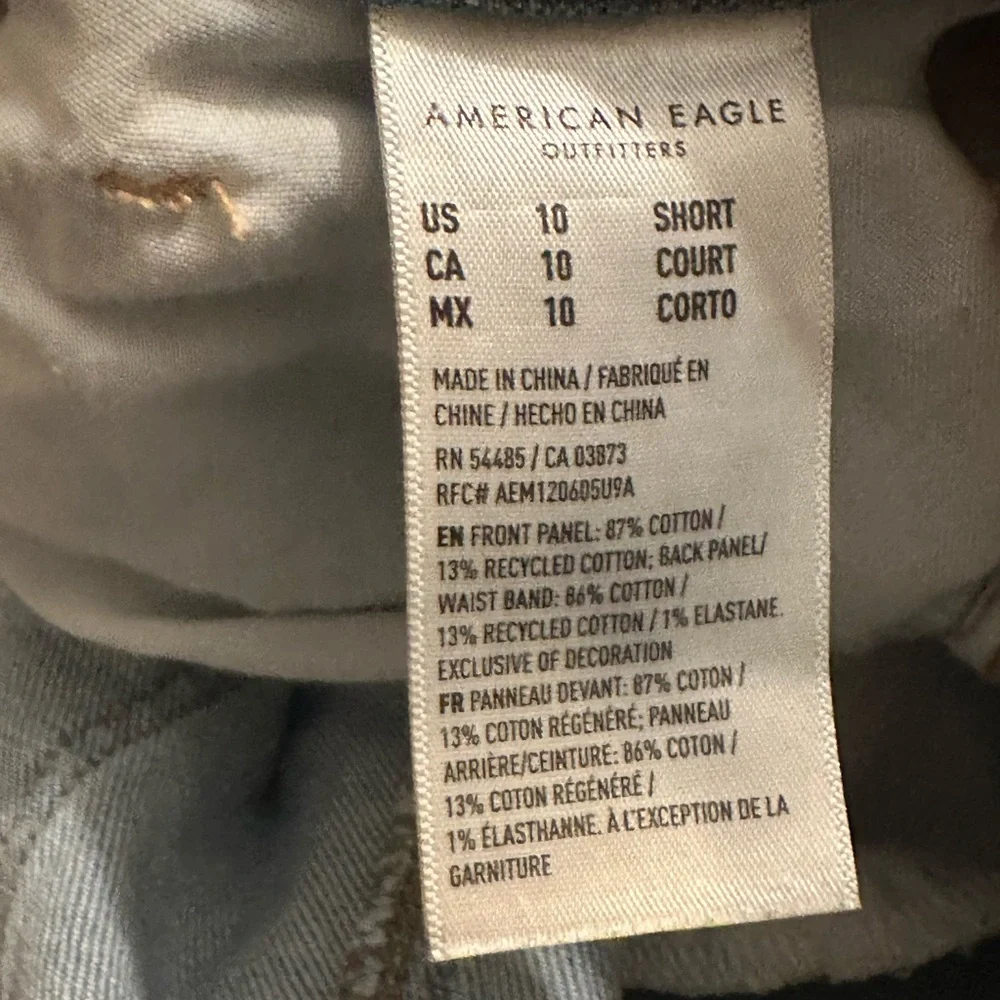 American Eagle Strigid Mom Jeans - Picture 3 of 4